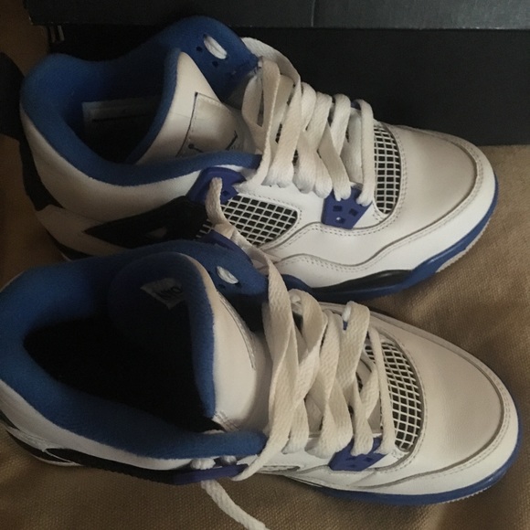 Jordan 4s size 4 - Picture 2 of 6